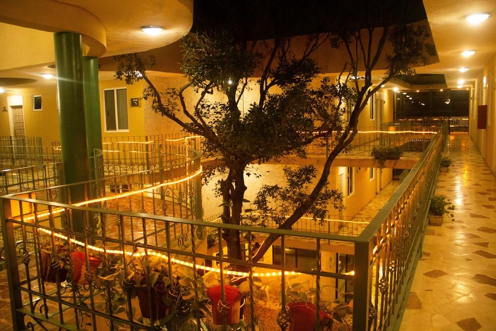 Dogtown Suites Cancun Exterior photo