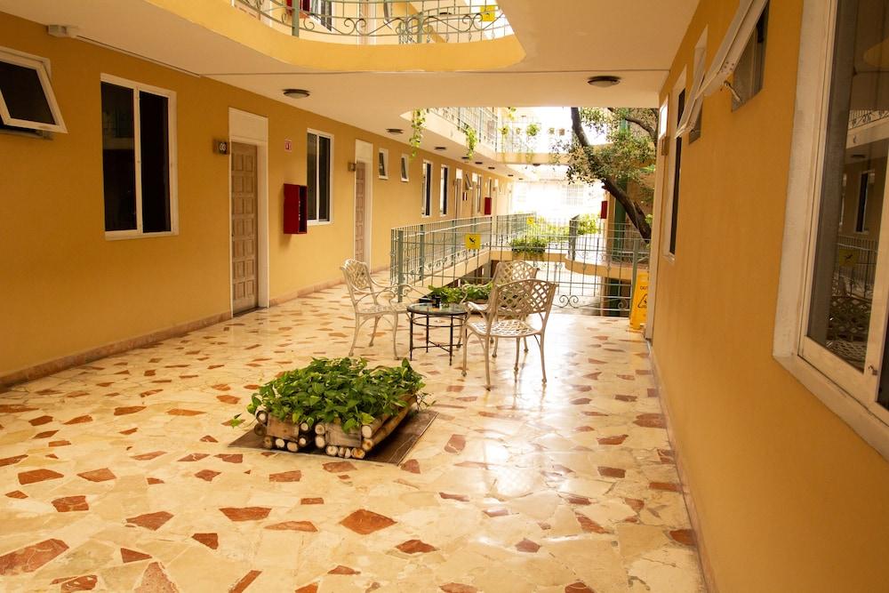 Dogtown Suites Cancun Exterior photo