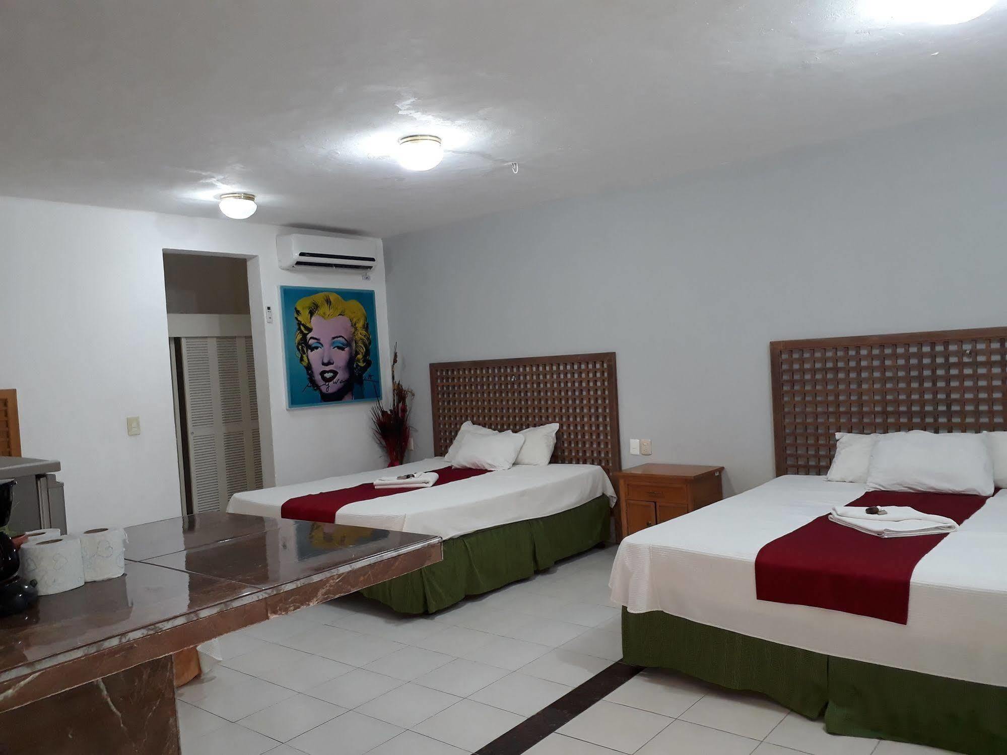 Dogtown Suites Cancun Exterior photo