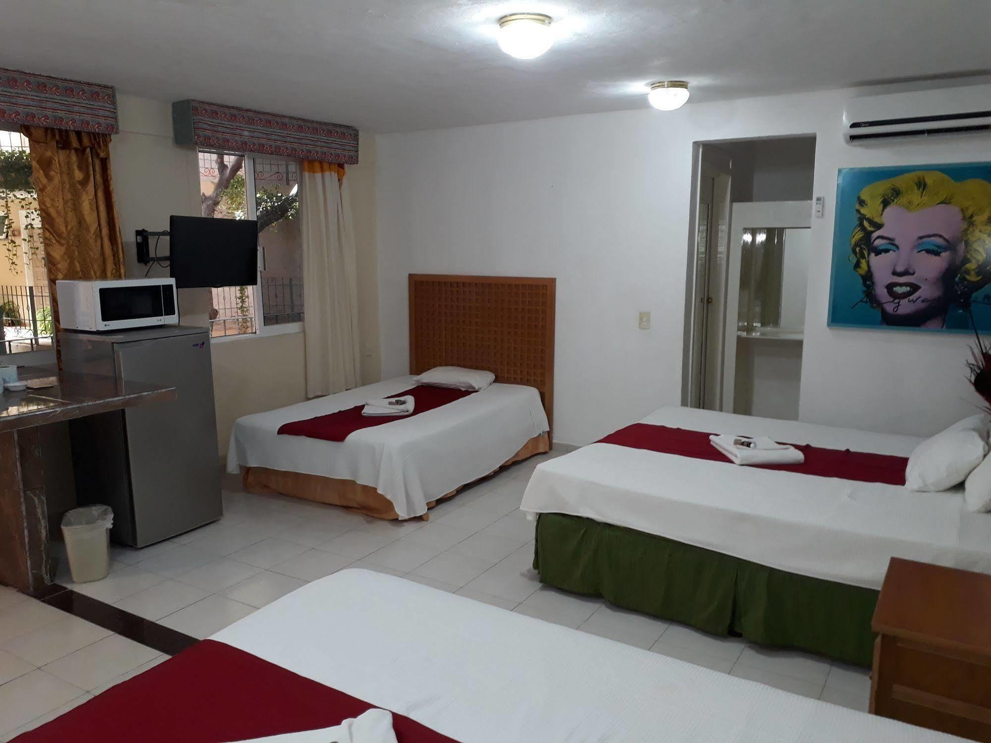 Dogtown Suites Cancun Exterior photo