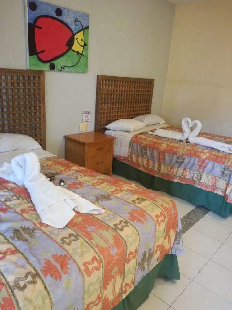 Dogtown Suites Cancun Exterior photo